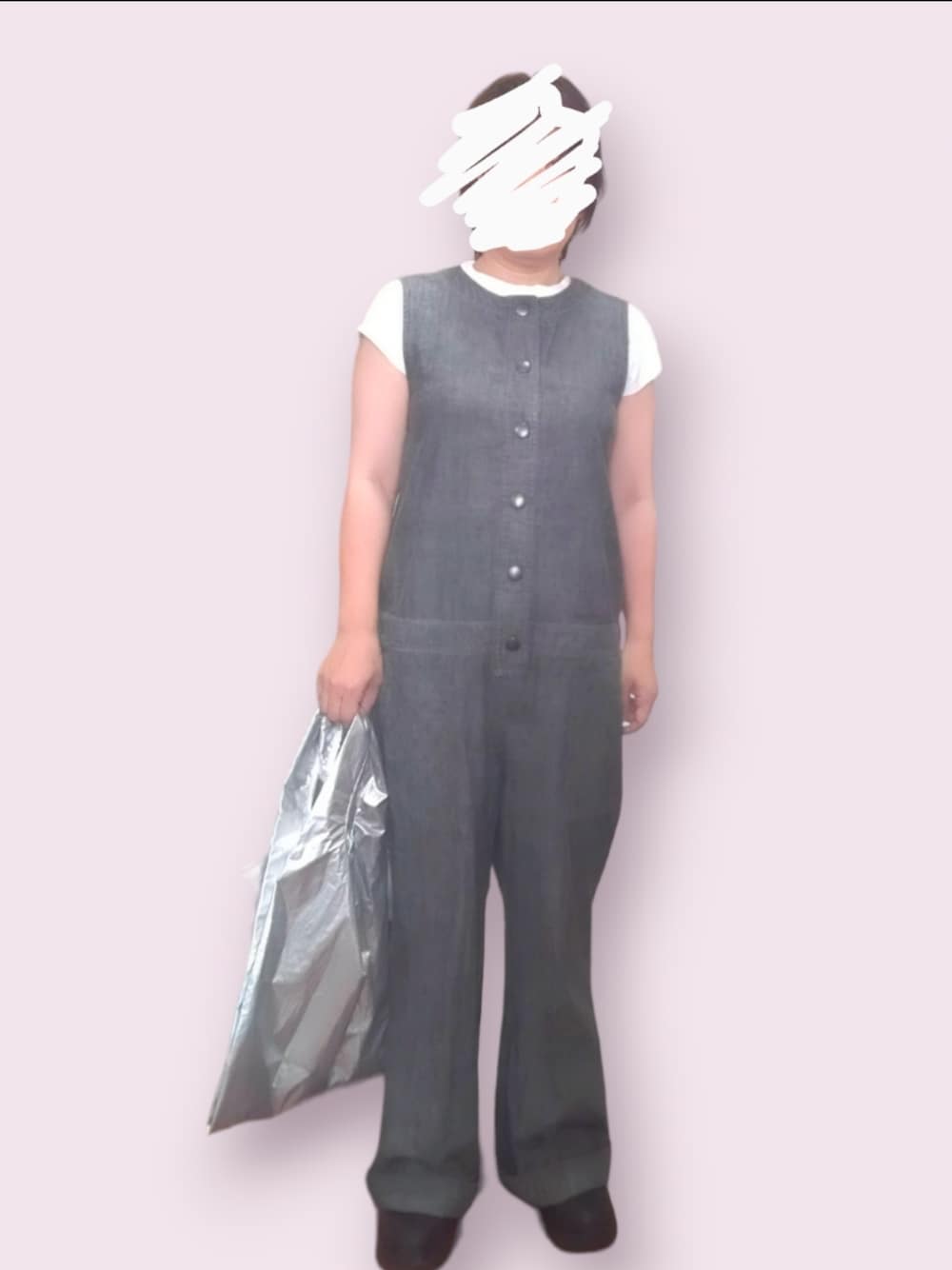 「サロペット、オールインワン」｜「DAISOのアイテム（エコバッグ/サブバッグ、シルバー系）」を使った、ｂｅｂｅさん（レディース・150cm）の夏コーディネートの1枚目の写真