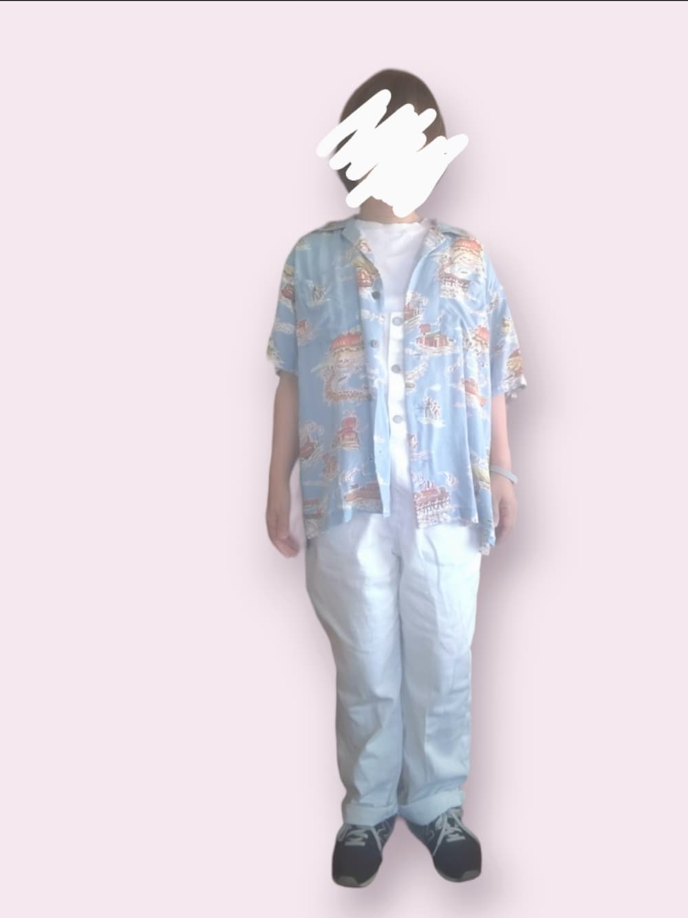 「柄シャツ、アロハシャツ、サロペット、夏コーデ」｜「UNIQLOのアイテム（シャツ/ブラウス、ブルー系）」を使った、ｂｅｂｅさん（レディース・150cm）の夏コーディネートの1枚目の写真