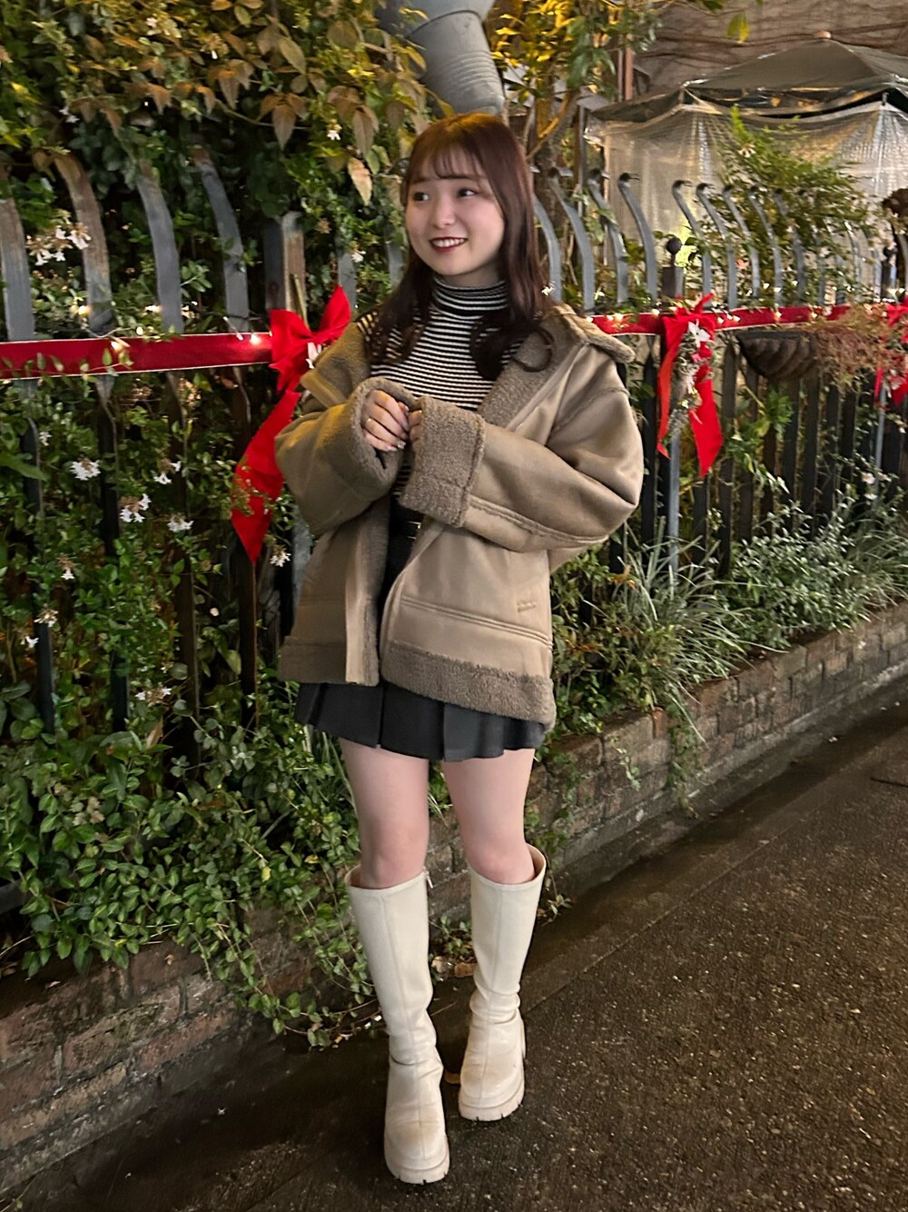 「ファッションを楽しもう、コート、ブラウン、きれいめカジュアル、冬コーデ、ニット、ブーツ、韓国ファッション、冬アウター、休日スタイル、大人可愛い、シンプルコーデ、冬服」｜「OLIVE des OLIVEの【WEB限定カラー有】フェイクムートンフライトジャケット　1032070170（ムートンコート、ホワイト系）」を使った、natsutsunaaaさん（レディース・157cm）の秋コーディネートの1枚目の写真