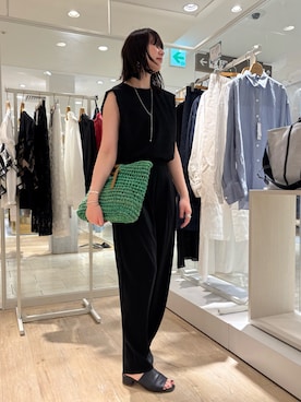 「アイテム（かごバッグ、グリーン系）」を使った、SHIOMIさん（レディース・164cm）の春コーディネート