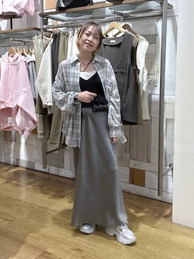 「LOWRYS FARM（ローリーズファーム）のストレッチサテンスカート　 290120（スカート、グレー系）」を使った、noji0909さん（レディース）の春コーディネート