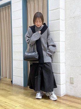 「アイテム（スニーカー、シルバー系）」を使った、noji0909さん（レディース・153cm）の冬コーディネート