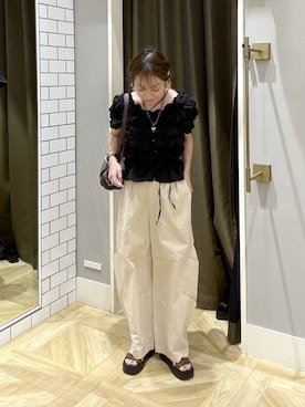 「LOWRYS FARM（ローリーズファーム）のシャーリングブラウスフレンチスリーブ　1046442（シャツ/ブラウス、ブラック系）」を使った、noji0909さん（レディース）の夏コーディネート