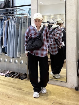 「LOWRYS FARM（ローリーズファーム）の【NEWERA】ローリーズファーム別注企画 ９２０ＣＳ／ＣＯＲＤＵＲＯＹ２６　1042439（キャップ、ホワイト系）」を使った、noji0909さん（レディース）の秋コーディネート