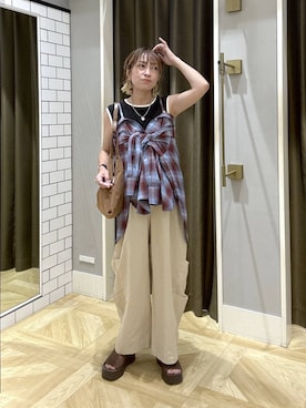 「LOWRYS FARM（ローリーズファーム）のタックボリュームパンツ　1051987（その他パンツ、ベージュ系）」を使った、noji0909さん（レディース）の夏コーディネート