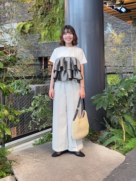 「SENSE OF PLACE by URBAN RESEARCH(センスオブプレイスバイアーバンリサーチ)のシャイニーフリルドッキングカットトップ(Tシャツ/カットソー、ホワイト系)」を使った、向日葵さん(レディース・163cm)の夏コーディネート