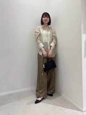 「SENSE OF PLACE by URBAN RESEARCH（センスオブプレイスバイアーバンリサーチ）のシシュウシアーシャツ（シャツ/ブラウス、ベージュ系）」を使った、向日葵さん（レディース・163cm）の春コーディネート
