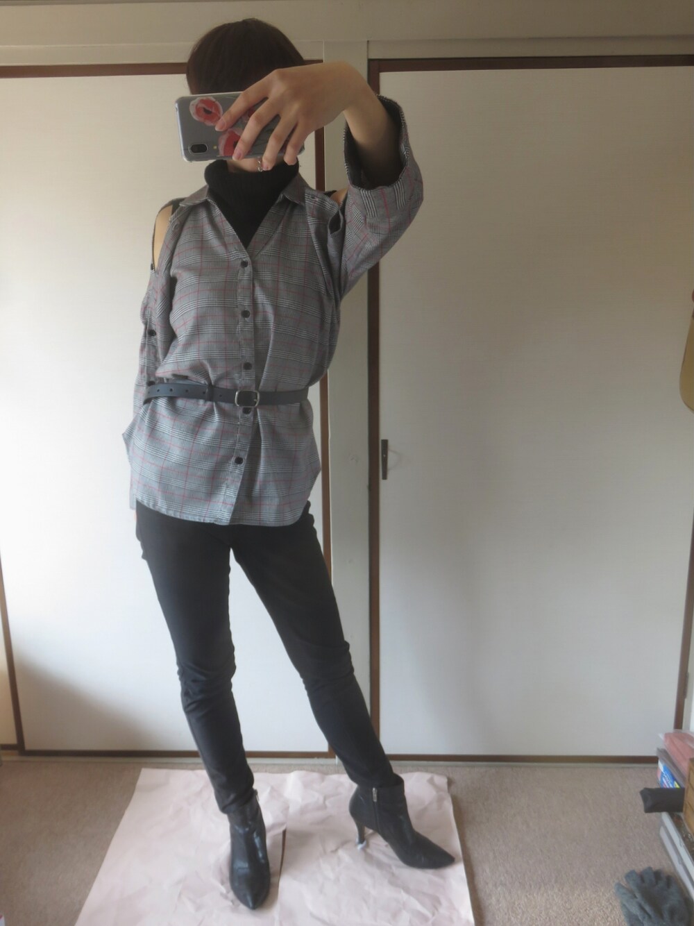 「黒スキニー、肩出しトップス、肩出しニット、ノースリーブタートル、ショートブーツ 黒」｜「ENVYMのアイテム（シャツ/ブラウス、その他）」を使った、seaboneさん（レディース・165cm）の春コーディネートの1枚目の写真