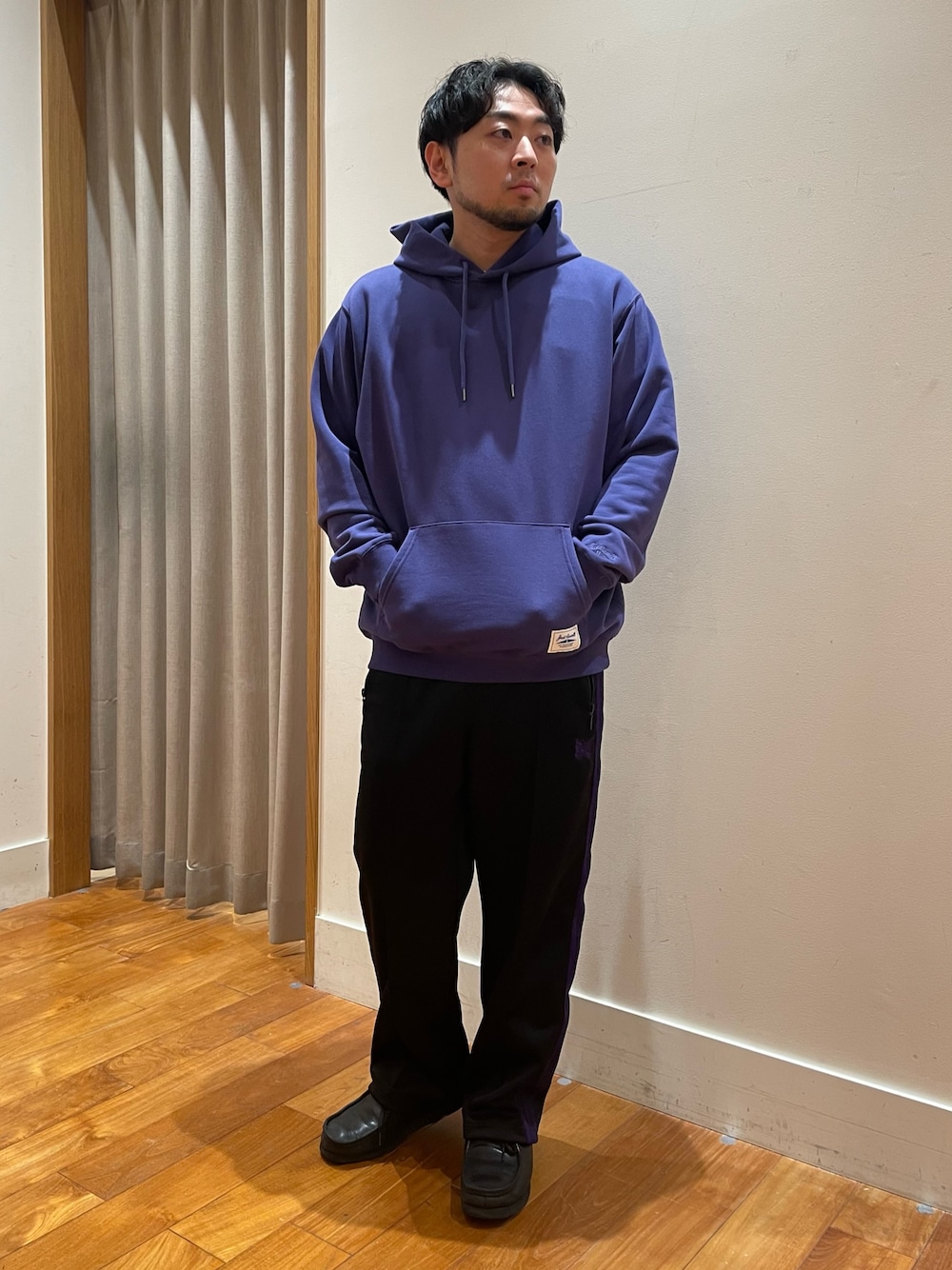 「トラックパンツ、スウェット、パーカー、コンバース、ジャックパーセル、スポーツミックス、古着MIX、パーカーコーデ、スウェットコーデ」｜「JACK PURCELLの【Jack Purcell/ジャックパーセル】コーマ裏毛フーディ スウェットプルオーバーパーカー（パーカー、ブルー系）」を使った、shouen392さん（メンズ・166cm）の冬コーディネートの1枚目の写真
