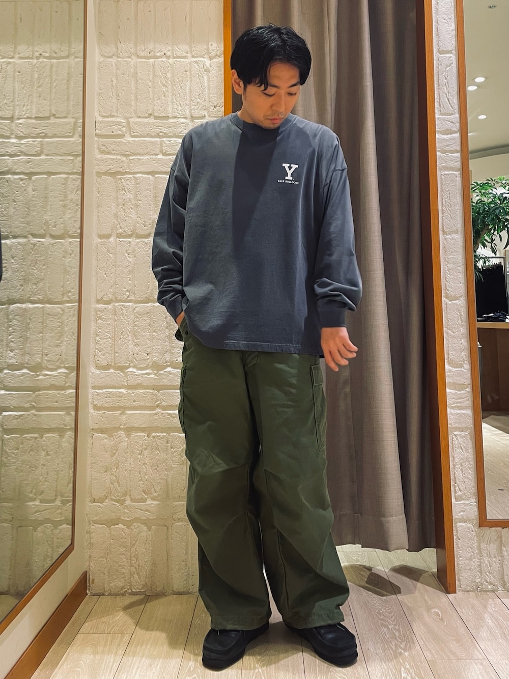「秋服準備はじめました、今日のコーデ、リラックススタイル、Tシャツ、メンズファッション、ラフ、カーゴパンツ、ビッグT、秋冬コーデ、プリントT、ロンT」｜「GOOD ROCK SPEEDの【GOOD ROCK SPEED/グッドロックスピード】別注 カレッジロゴ ロンT（Tシャツ/カットソー、ブルー系）」を使った、shouen392さん（メンズ・166cm）の夏コーディネートの1枚目の写真