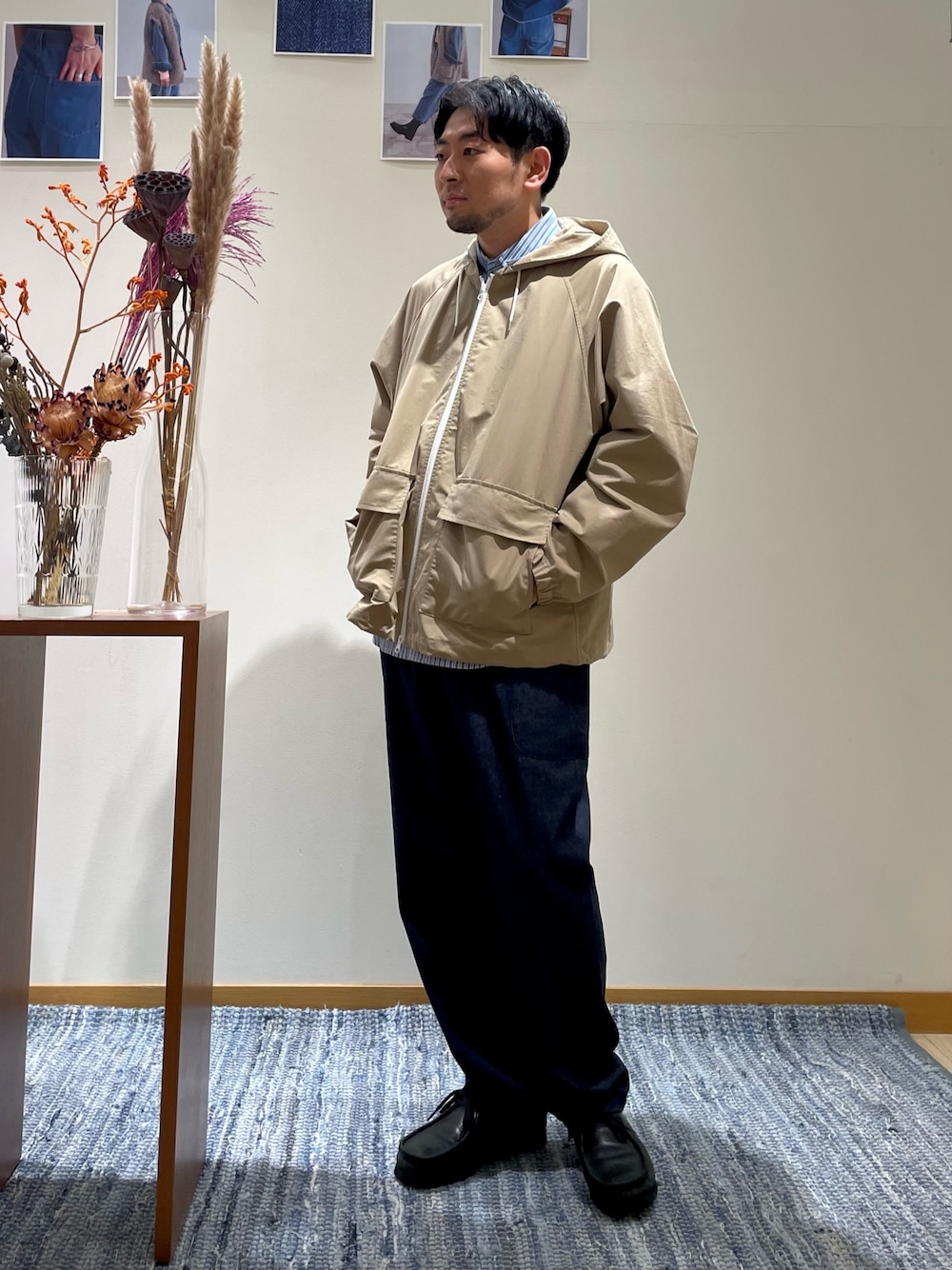 「秋服準備はじめました、休日スタイル、ブルゾン、メンズファッション、カーゴパンツ、ストライプシャツ、デニム、デニムパンツ、アウター、秋冬コーデ、シャツスタイル」｜「GLOSTERの【GLOSTER/グロスター】レギュラーカラー ストライプオーバーシャツ（シャツ/ブラウス、ブルー系）」を使った、shouen392さん（メンズ・166cm）の夏コーディネートの1枚目の写真