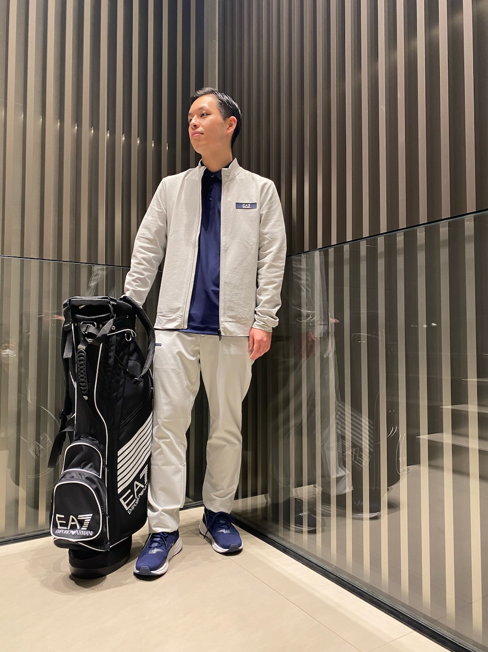 「EMPORIO ARMANI、エンポリオアルマーニ、EMPORIO ARMANI EA7、ゴルフ、ゴルフコーデ、ゴルフ男子、ゴルフスタイル」｜「EMPORIO ARMANI EA7のアイテム（スウェット、ホワイト系）」を使った、HIRUさん（メンズ・173cm）の春コーディネートの1枚目の写真