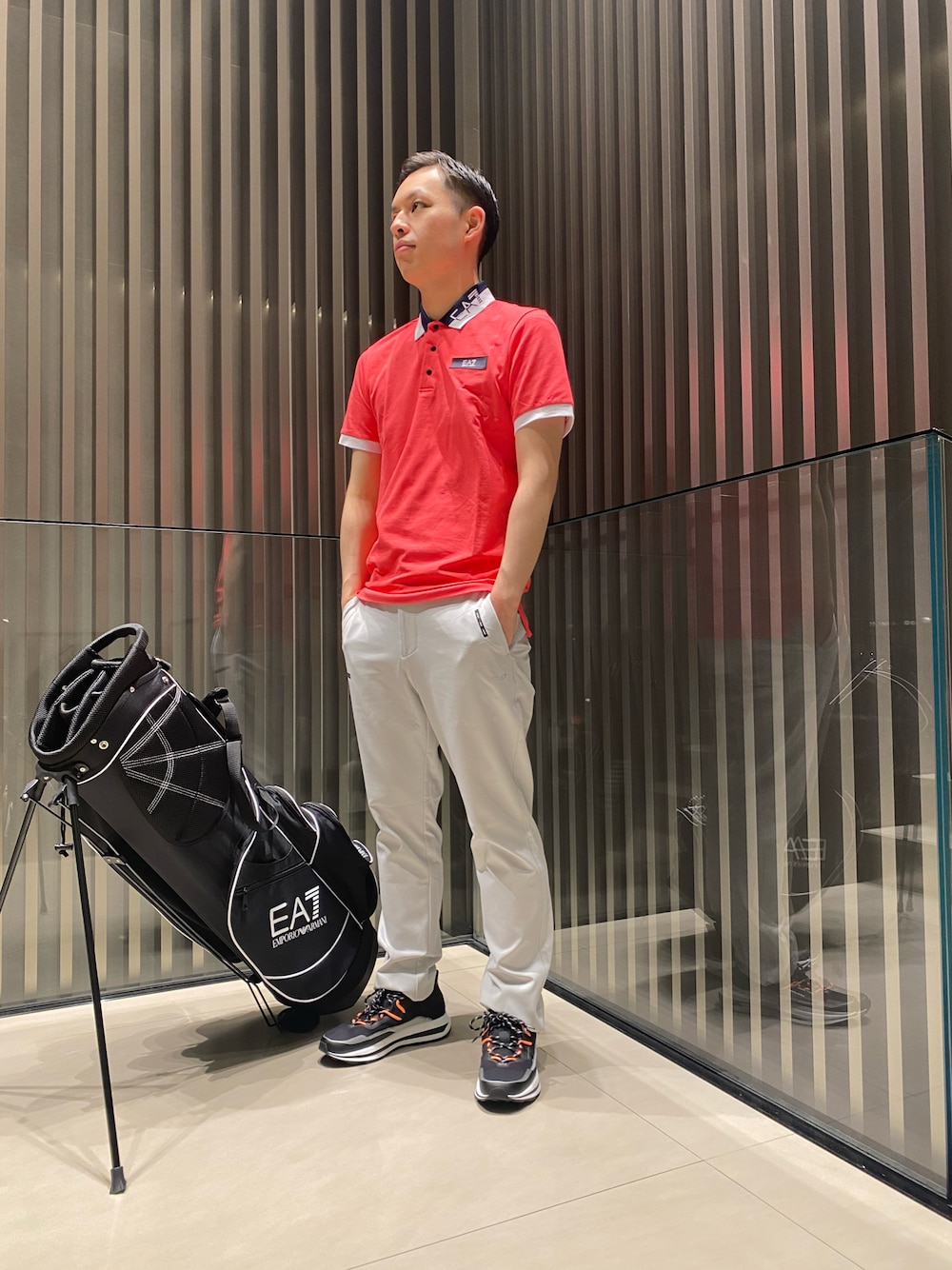 「エンポリオアルマーニ、EMPORIO ARMANI、EMPORIO ARMANI EA7、ゴルフ、ゴルフウェア、ゴルフコーデ、夏コーデ、スポーツミックス」｜「EMPORIO ARMANI EA7のアイテム（ポロシャツ、レッド系）」を使った、HIRUさん（メンズ・173cm）の春コーディネートの1枚目の写真