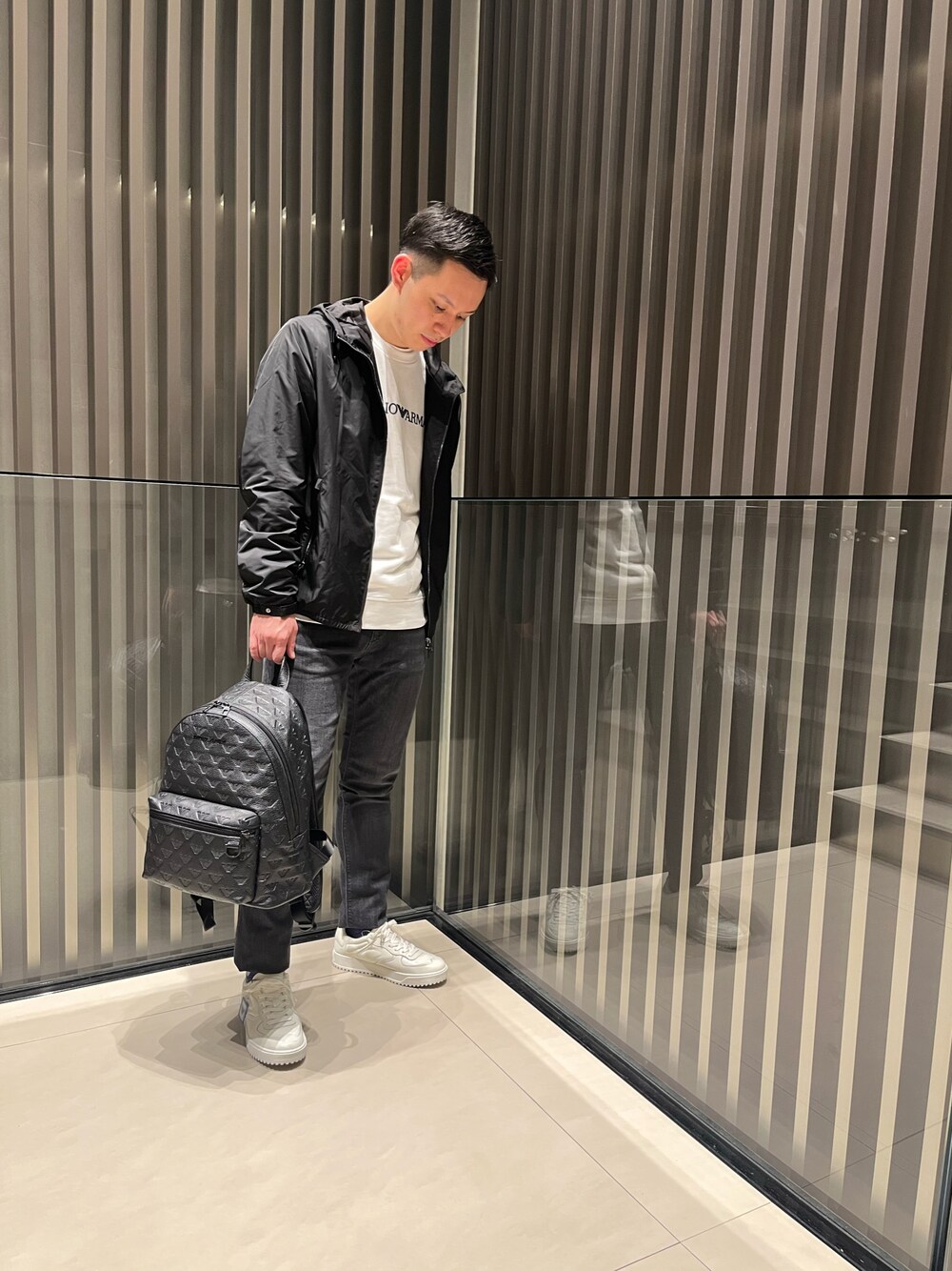 「エンポリオアルマーニ、EMPORIO ARMANI、春服、シンプルスタイル、ラフ、メンズコーデ」｜「EMPORIO ARMANIのアイテム（ブルゾン、ブラック系）」を使った、HIRUさん（メンズ・173cm）の春コーディネートの1枚目の写真