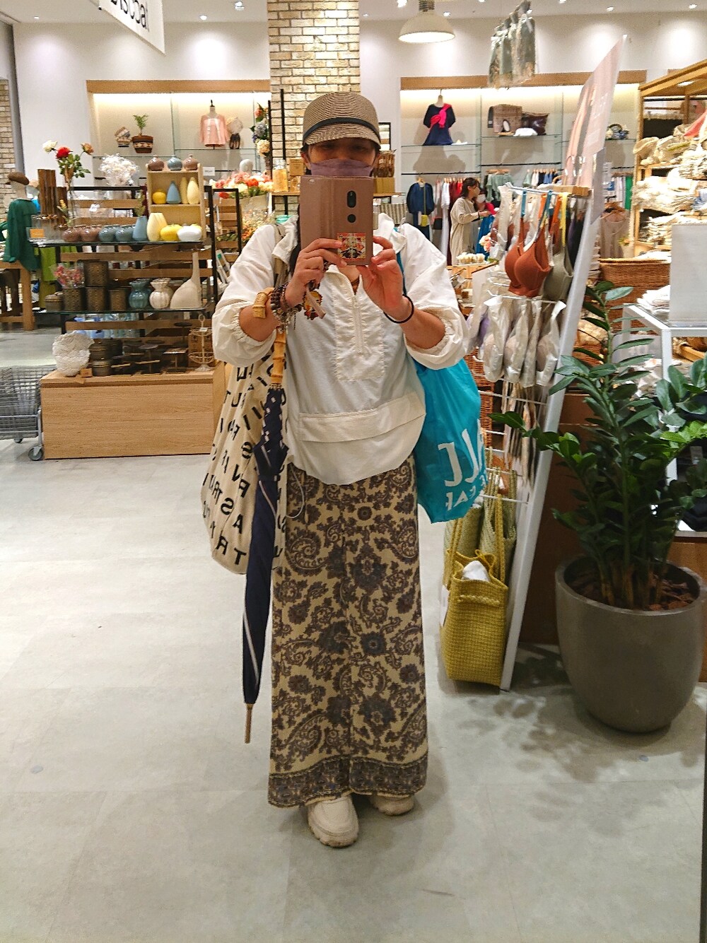 「stradivariusのアイテム（ショルダーバッグ、ホワイト系）」を使った、sakokyojurouさん（レディース・161cm）の夏コーディネートの1枚目の写真