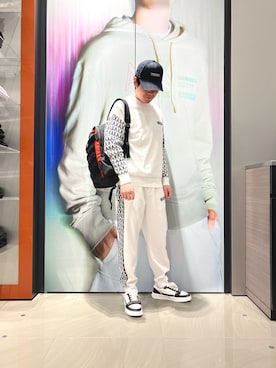 「ARMANI EXCHANGE（アルマーニエクスチェンジ）のアイテム（キャップ、ブルー系）」を使った、Riさん（メンズ・175cm）の春コーディネート