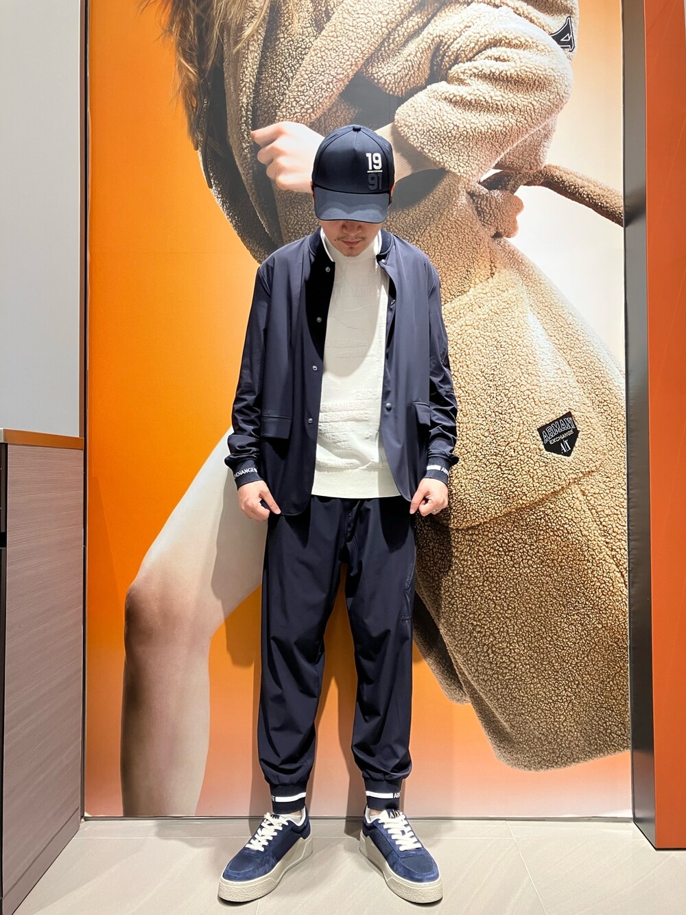 「AXchanger、AXchange、armaniexchange、ARMANIEXCHANGE、アルマーニエクスチェンジ、セットアップ、シューズ、キャップ」｜「ARMANI EXCHANGEの【A|X アルマーニ エクスチェンジ】AXロゴ　パネルキャップ（キャップ、ブルー系）」を使った、Riさん（メンズ・175cm）の冬コーディネートの1枚目の写真