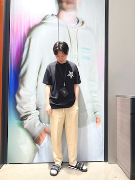 「ベージュパンツ」｜「アイテム（財布/小物）」を使った、Riさん（メンズ・175cm）の夏コーディネート