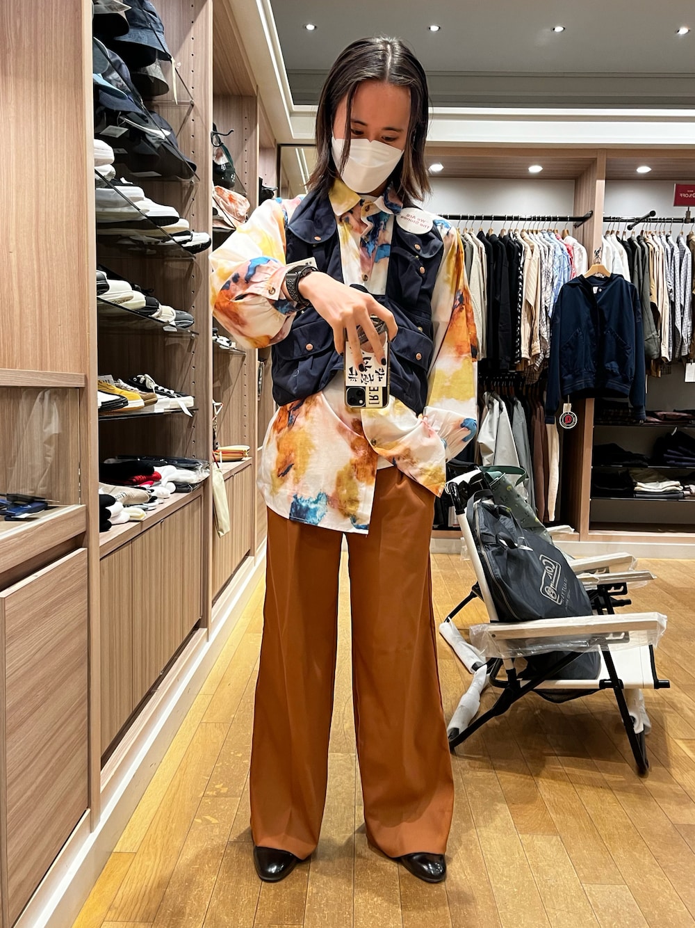 「mountain research、soerte、HARUTA、used、united arrows、fashion、outfit、cordinate、code、STYLE、styling、ootd、出勤コーデ、ドメブラ、服好きな人と繋がりたい」｜「soerteのWide straight slacks/ワイドストレートスラックスパンツ（スラックス、オレンジ系）」を使った、udosho32さん（メンズ・164cm）の春コーディネートの1枚目の写真
