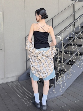 「GYDA（ジェイダ）のBACKクロスキャミソール（キャミソール、ブラック系）」を使った、miiaさん（レディース・160cm）の春コーディネート