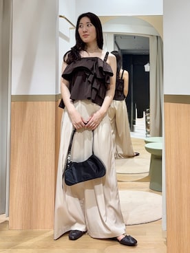 「LAGUNAMOON（ラグナムーン）のサテンベルトデザインワイドパンツ 【夏服】【オフィスカジュアル】（その他パンツ、ホワイト系）」を使った、RUNA ONISHIさん（レディース・163cm）の夏コーディネート