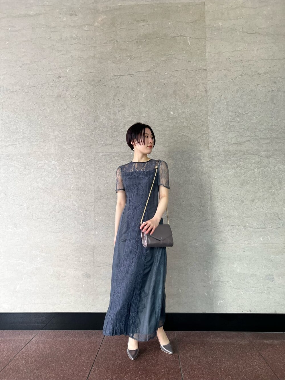 LADYナローレースマキシワンピースを使った人気ファッション 