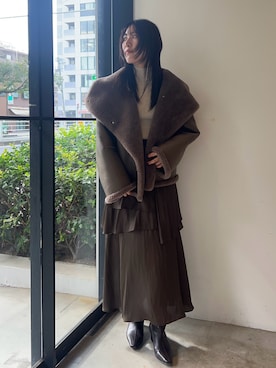 「アイテム（ムートンコート）」を使った、RUNA ONISHIさん（レディース・163cm）の秋コーディネート