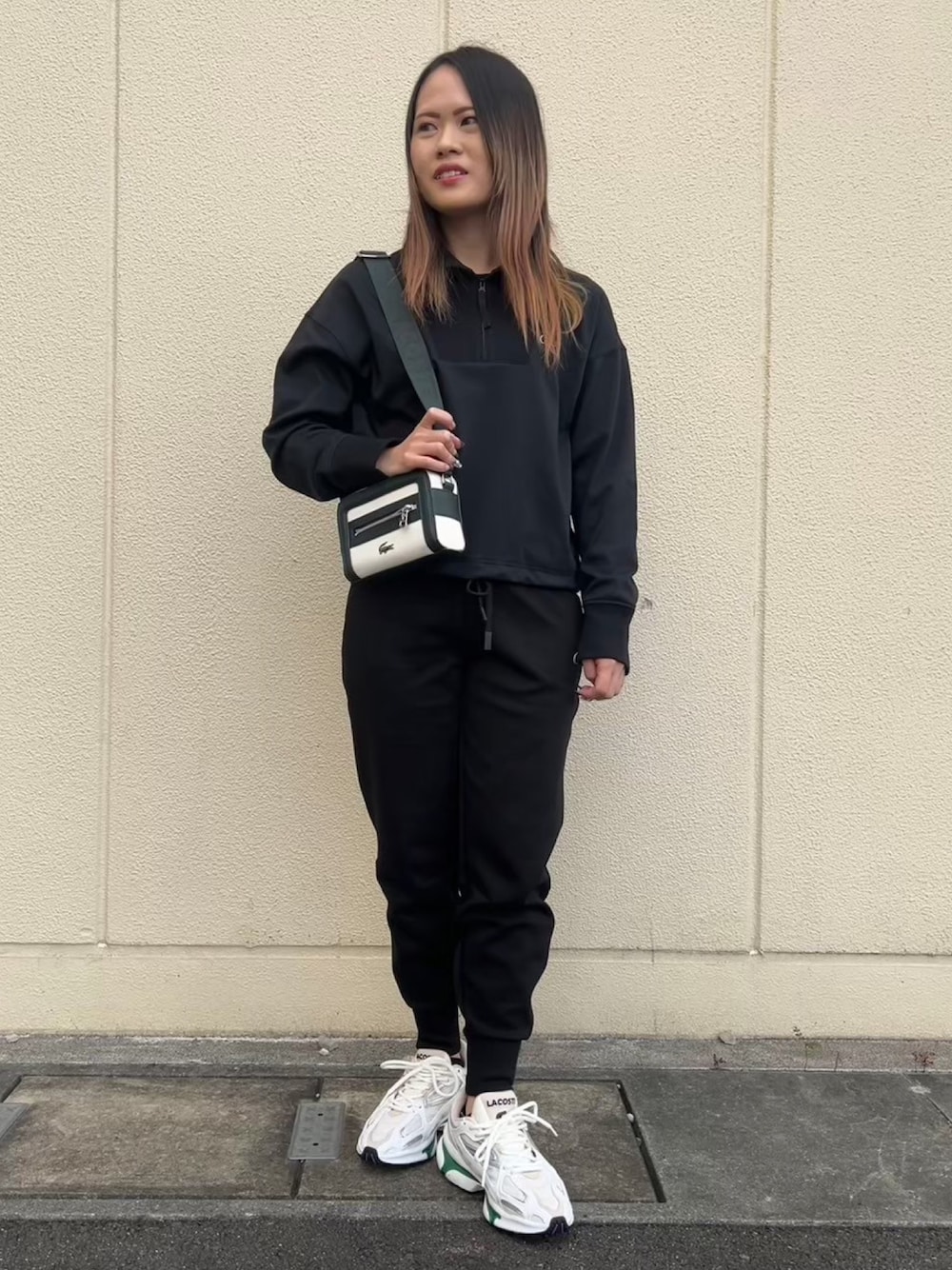 LACOSTEのスウェットを使った「ハーフジップ」の人気