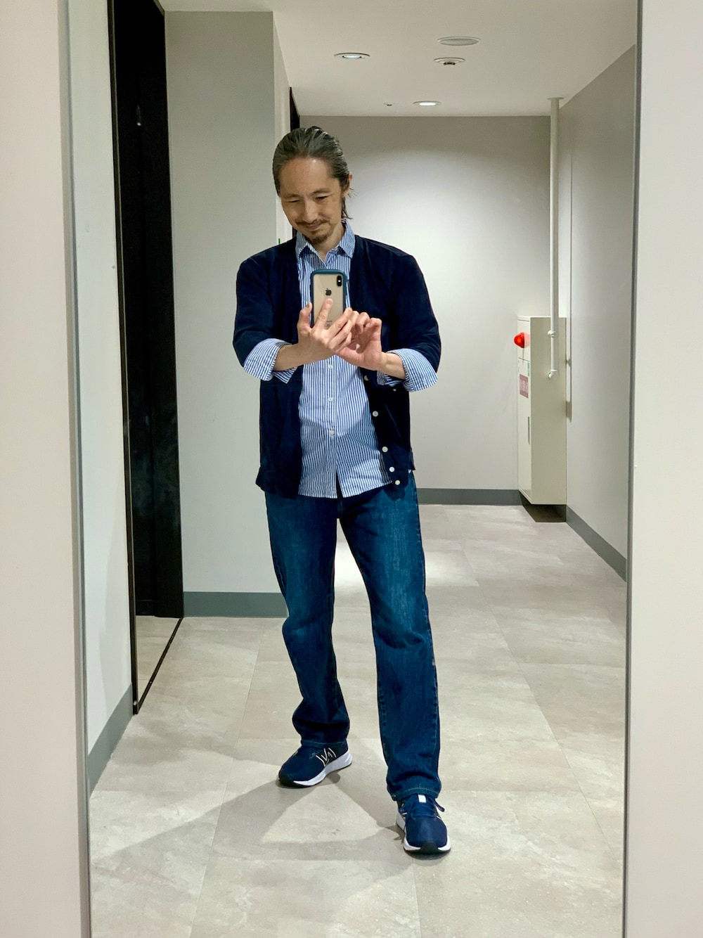 「UNIQLOのアイテム（シャツ/ブラウス、ブルー系）」を使った、健弘(U)さん（メンズ・169cm）の夏コーディネートの1枚目の写真