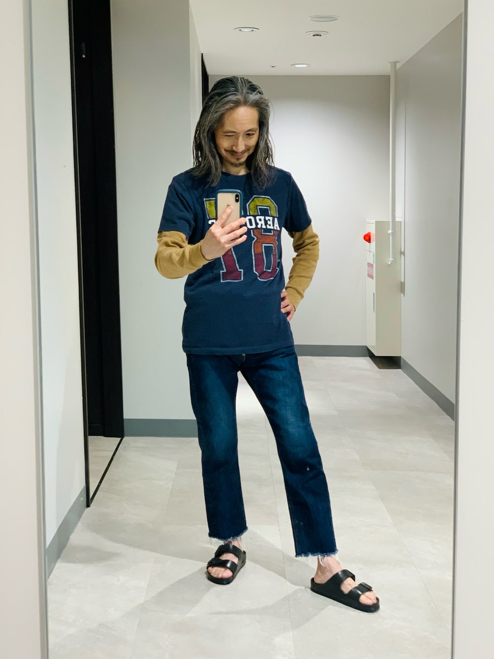 「AERO NYCのアイテム（Tシャツ/カットソー、ブルー系）」を使った、健弘(U)さん（メンズ・169cm）の夏コーディネートの1枚目の写真