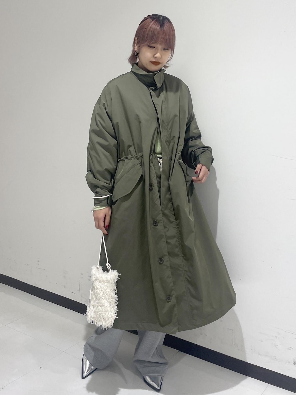 「シルバー、sisijoia、TAION、3way、グリーン、カーキ、ハイネック、スタンドカラー、グレー、パンプス、ポインテッドトゥ、ヒール、ADAM ET ROPÉ、FEMME、骨格ウェーブ」｜「ADAM ET ROPE'の【Sisi Joia】FLEUR CHAIN NECKLACE（ネックレス、グリーン系）」を使った、matsumuraさん（レディース・160cm）の秋コーディネートの1枚目の写真