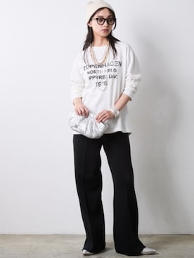 「CHIC STYLE（シックスタイル）のロゴプリントロングスリーブTシャツ＜大きいサイズ有＞シックスタイル（Tシャツ/カットソー、ホワイト系）」を使った、ZOZO_SMILELAND_STAFFさん（レディース・163cm）の秋コーディネート
