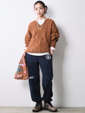 「CHIC STYLE（シックスタイル）のロゴプリントロングスリーブTシャツ＜大きいサイズ有＞シックスタイル（Tシャツ/カットソー、ホワイト系）」を使った、ZOZO_SMILELAND_STAFFさん（レディース・163cm）の秋コーディネート