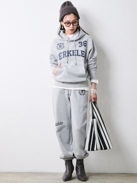 「CHIC STYLE（シックスタイル）のロゴプリントロングスリーブTシャツ＜大きいサイズ有＞シックスタイル（Tシャツ/カットソー、ホワイト系）」を使った、ZOZO_SMILELAND_STAFFさん（レディース・163cm）の秋コーディネート