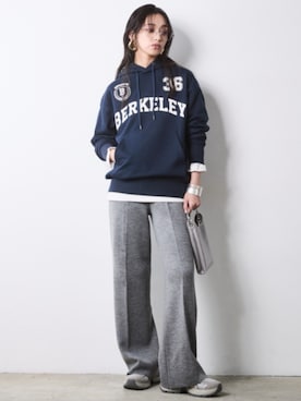「CHIC STYLE（シックスタイル）のロゴプリントロングスリーブTシャツ＜大きいサイズ有＞シックスタイル（Tシャツ/カットソー、ホワイト系）」を使った、ZOZO_SMILELAND_STAFFさん（レディース・163cm）の秋コーディネート