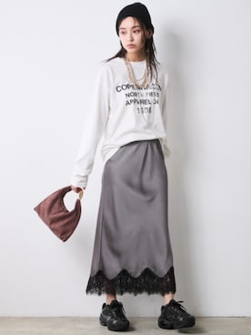 「CHIC STYLE（シックスタイル）のロゴプリントロングスリーブTシャツ＜大きいサイズ有＞シックスタイル（Tシャツ/カットソー、ホワイト系）」を使った、ZOZO_SMILELAND_STAFFさん（レディース・163cm）の秋コーディネート
