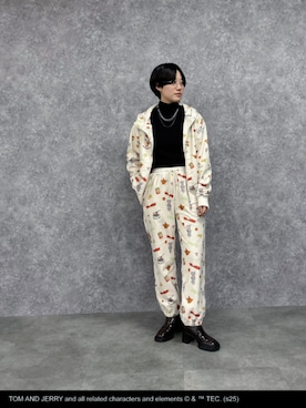 「アイテム（パーカー、ホワイト系）」を使った、ZOZO_SMILELAND_STAFFさん（レディース・167cm）の冬コーディネート