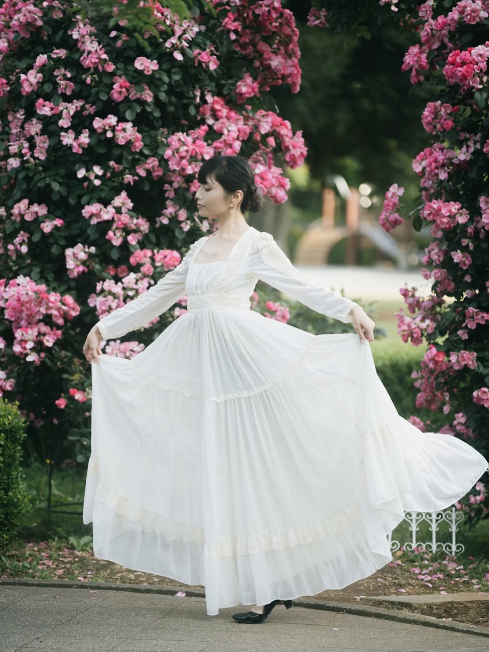 「ガニーサックス、GUNNE SAX、ドレス、ヴィンテージドレス、ヴィンテージ好きな人と繋がりたい、ヴィンテージガーリー、ヴィンテージレース、ヴィンテージスタイル、レトロガール、レトロガーリー、クラシカルコーデ」｜「GUNNE SAXのアイテム（ドレス、ホワイト系）」を使った、inevitable1996さん（レディース・163cm）の夏コーディネートの1枚目の写真