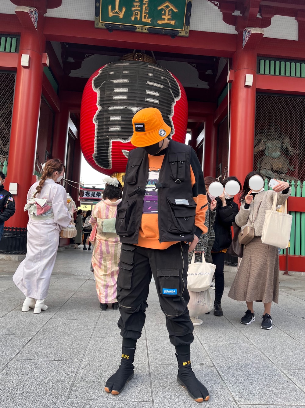 「メンズファッション、服好きな人と繋がりたい、ファッション好きと繋がりたい、お洒落さんとつながりたい、ストリート、FR2、HIPANDA、タビシューズ、足袋」｜「HIPANDAのアイテム（その他パンツ、ブラック系）」を使った、hagi0909さん（メンズ・170cm）の春コーディネートの1枚目の写真