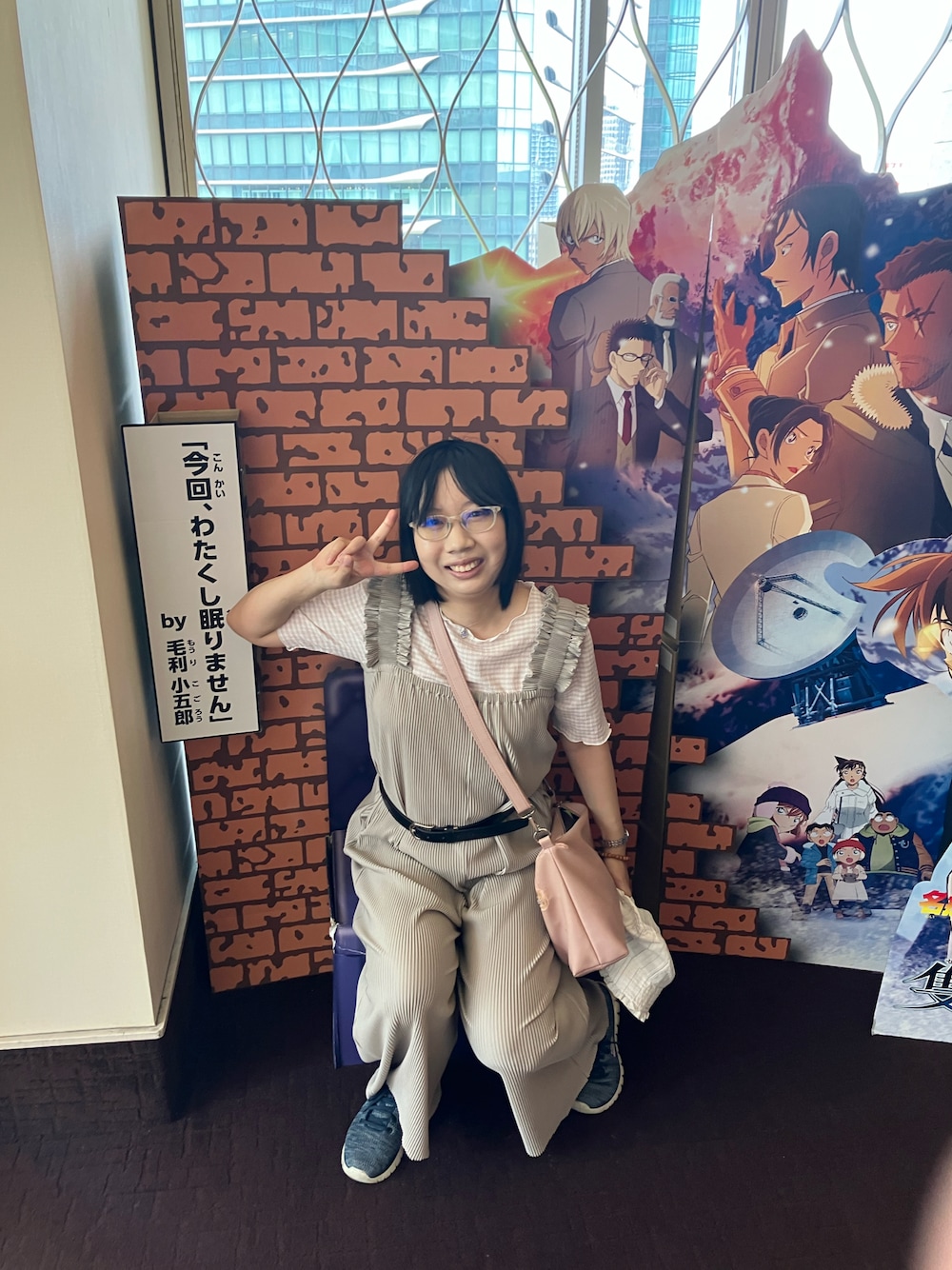 「大人ガーリー」｜「SKECHERSのアイテム（スニーカー、ブルー系）」を使った、コナン&すみっこぐらし推しさん（レディース・151cm）の春コーディネートの1枚目の写真
