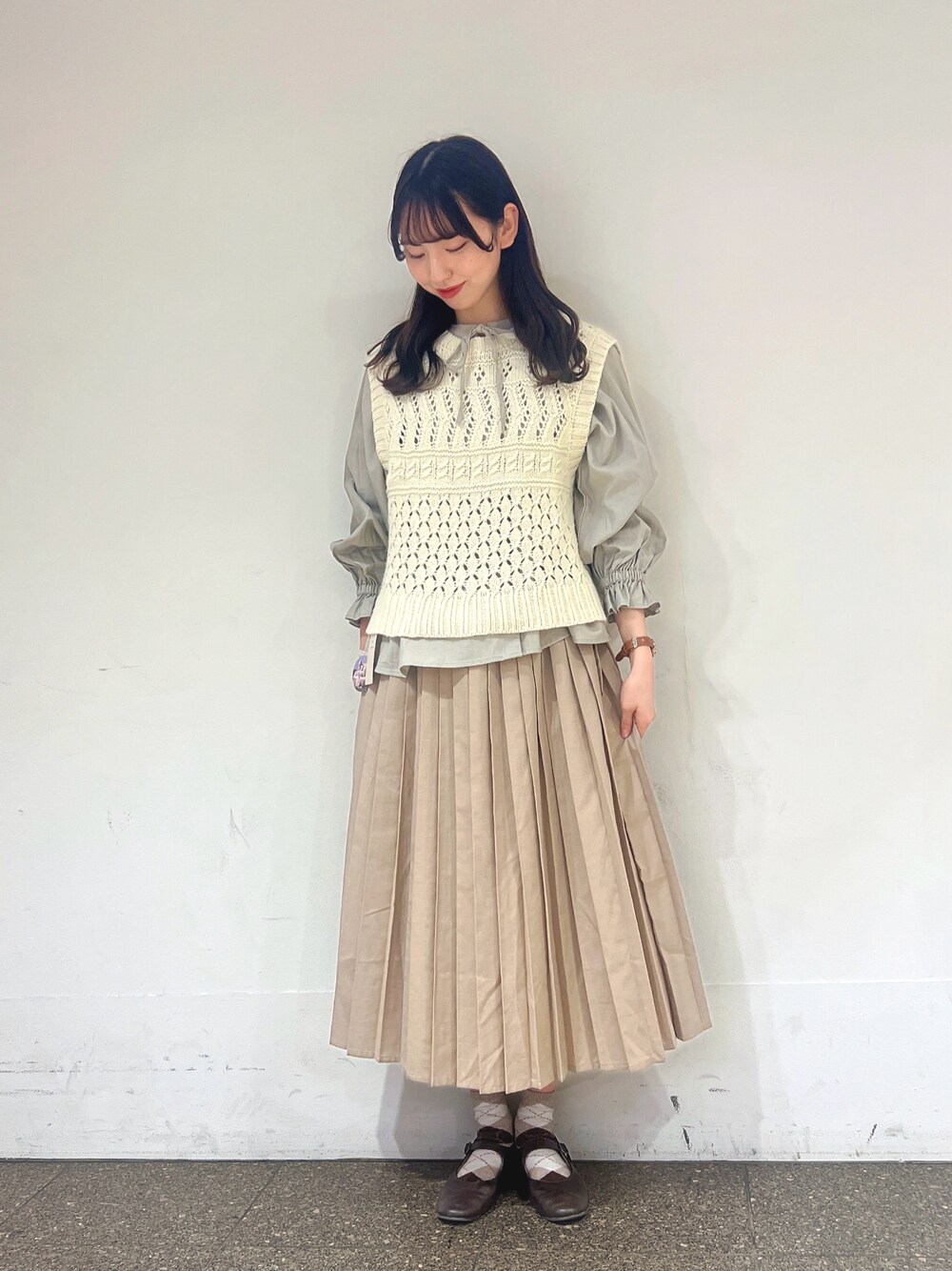 「サマンサ モスモス(Samansa Mos2)、Samansa Mos2、SM2、最近のいい感じコーデ、ホワイトコーデ、クリスマスに着たい服、冬、ニット/セーター」｜「Samansa Mos2の【FluffyWoolBlend】前後着ニットベスト（ベスト、ホワイト系）」を使った、りんごさん（レディース・167cm）の冬コーディネートの1枚目の写真
