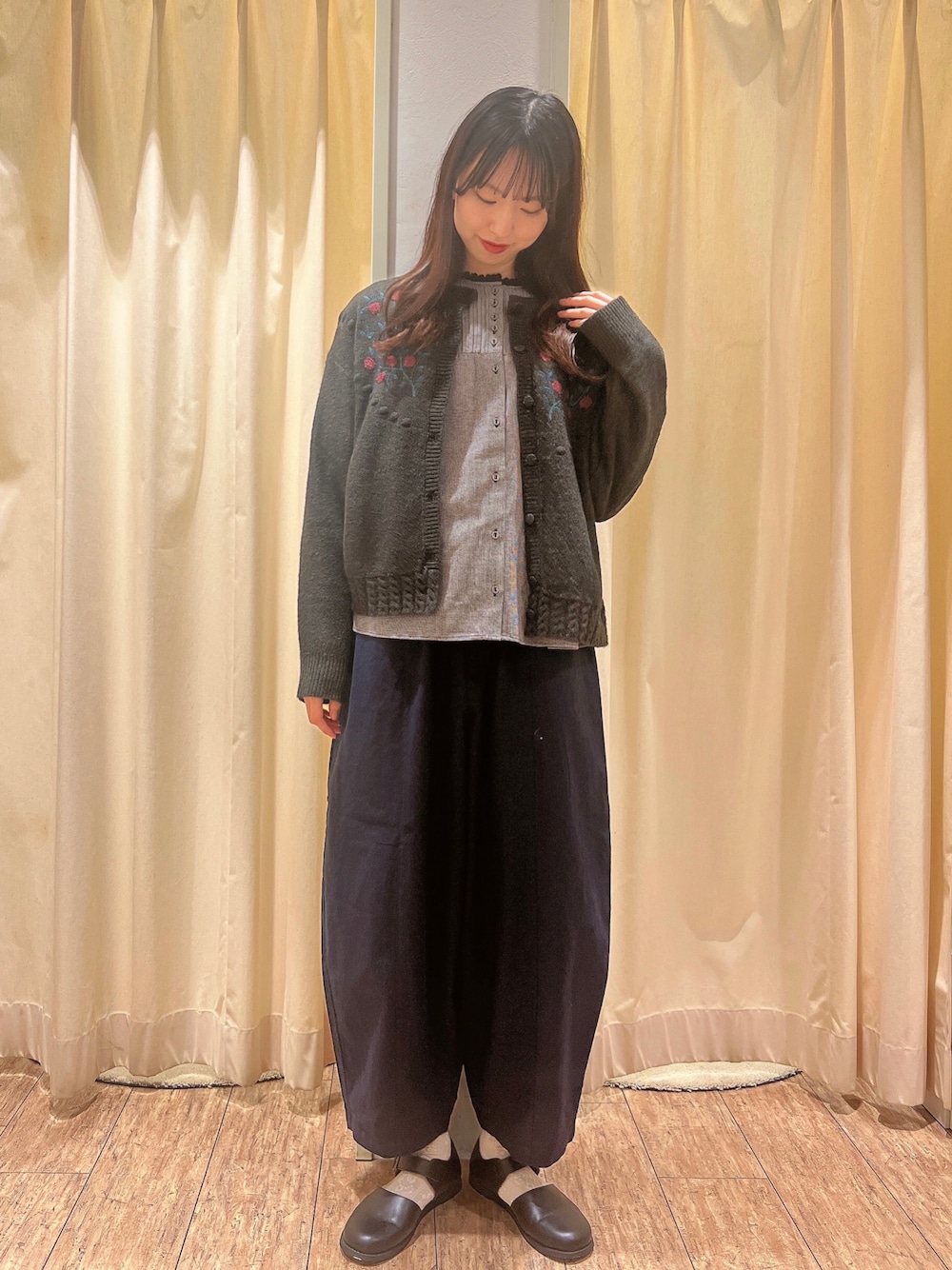 「サマンサ モスモス(Samansa Mos2)、Samansa Mos2、SM2、シンプルスタイル、秋服、オトナカワイイ、オトナ女子、お出かけコーデ、秋カラー」｜「Samansa Mos2のアイテム（シャツ/ブラウス、ブラック系）」を使った、りんごさん（レディース・167cm）の秋コーディネートの1枚目の写真