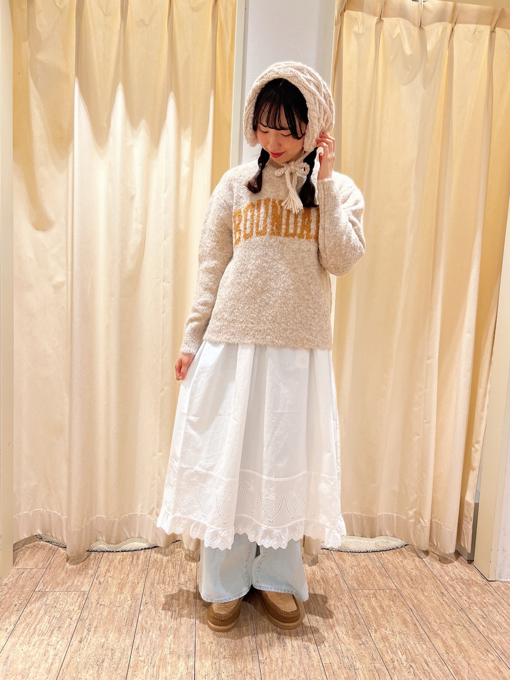「サマンサ モスモス(Samansa Mos2)、Samansa Mos2、SM2、最近のいい感じコーデ、オトナカジュアル、オトナ女子、冬、休日スタイル」｜「Samansa Mos2の【マシンウォッシャブル】ブークレロゴニット（ニット/セーター、ベージュ系）」を使った、りんごさん（レディース・167cm）の冬コーディネートの1枚目の写真
