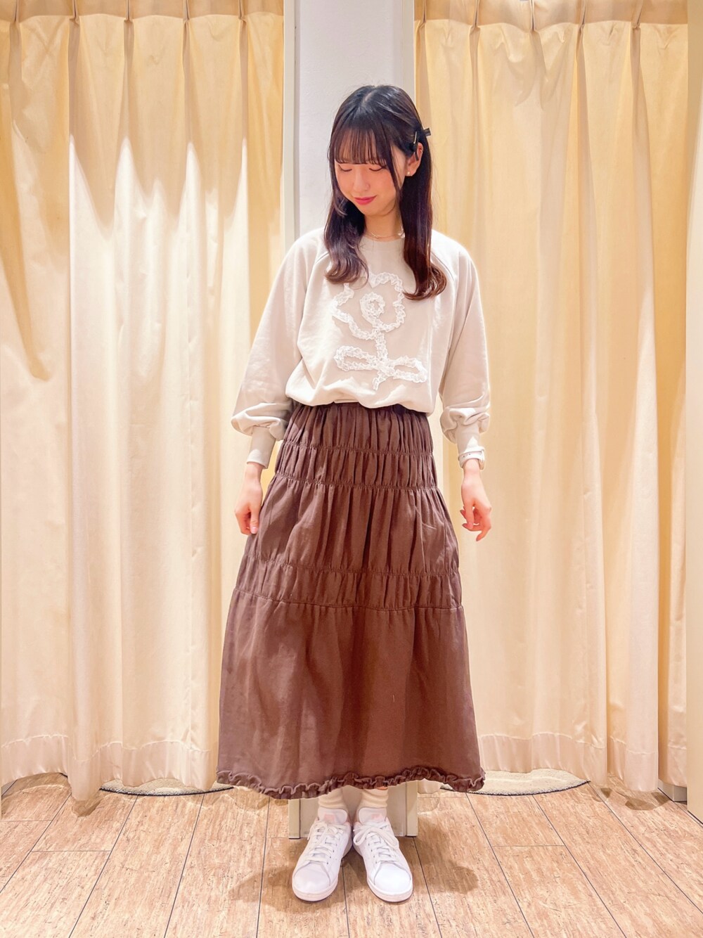「大人女子、冬、ラフコーデ、ワントーンコーデ、大人かわいい、はるコーデ、いいね、save、フォローお願いします🤑、SM2、サマンサ モスモス(Samansa Mos2)」｜「Samansa Mos2のシャーリングティアードスカート（スカート、グリーン系）」を使った、りんごさん（レディース・167cm）の冬コーディネートの1枚目の写真