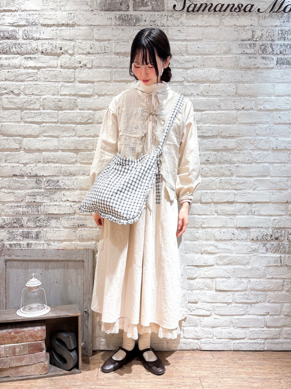 「サマンサ モスモス(Samansa Mos2)、SM2、Samansa Mos2、イエベ春、ホワイト、ベージュ、ワントーンコーデ、ブラウン、ガーリー、大人ガーリー」｜「Samansa Mos2の【S/Mサイズ】リボン付き柄アソート前後2WAYワンピース（ワンピース、ベージュ系）」を使った、りんごさん（レディース・167cm）の冬コーディネートの1枚目の写真