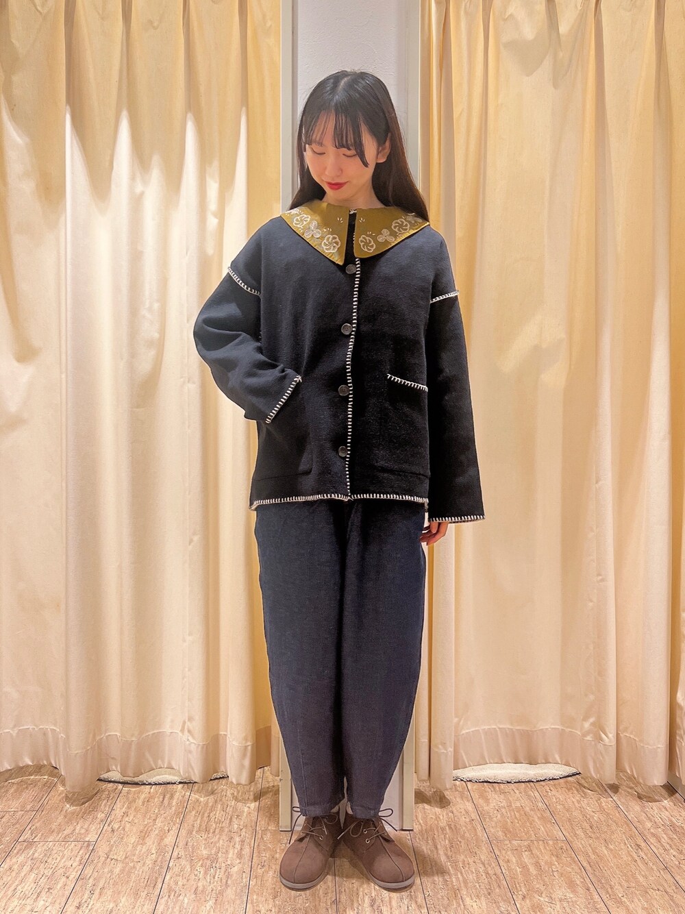 「サマンサ モスモス(Samansa Mos2)、Samansa Mos2、SM2、シンプルスタイル、秋服、オトナカワイイ、オトナ女子、お出かけコーデ、秋カラー」｜「Samansa Mos2の【マシンウォッシャブル】ブランケットステッチニットジャケット（ノーカラージャケット、ブラック系）」を使った、りんごさん（レディース・167cm）の秋コーディネートの1枚目の写真