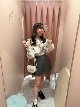 「one after another NICE CLAUP(ワンアフターアナザーナイスクラップ)のカラー取り外しフリルブラウス(シャツ/ブラウス、グレー系)」を使った、rikoさん(レディース・156cm)の春コーディネート