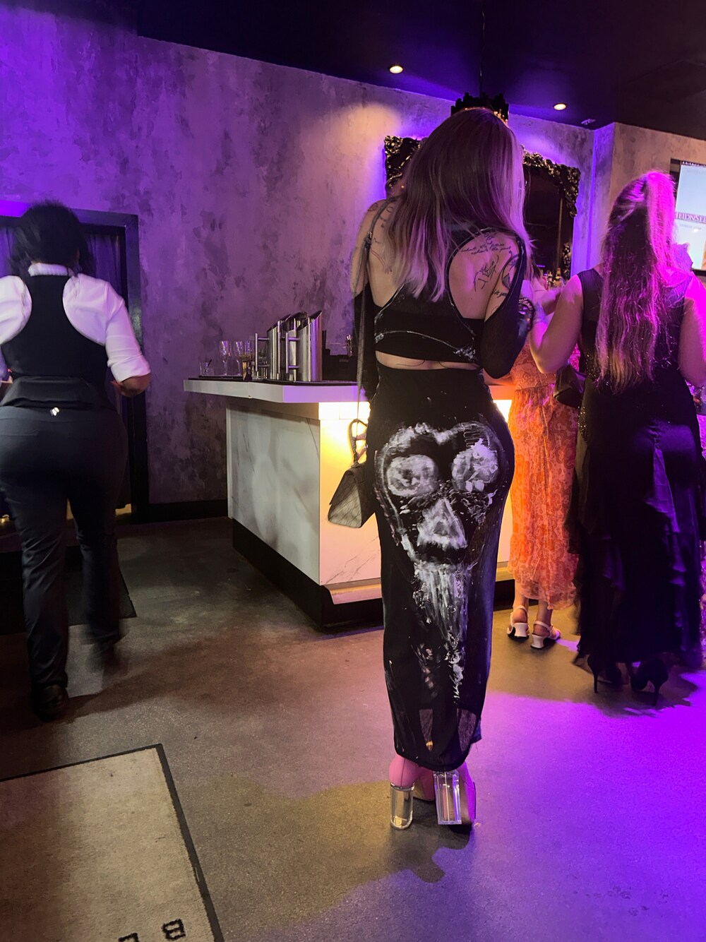 「mesh dress、valenncii Ventora、custom painted、bodycon dress」｜「Valenncii Ventoraのアイテム（ワンピース、ブラック系）」を使った、valennciiさん（レディース・163cm）の春コーディネートの1枚目の写真