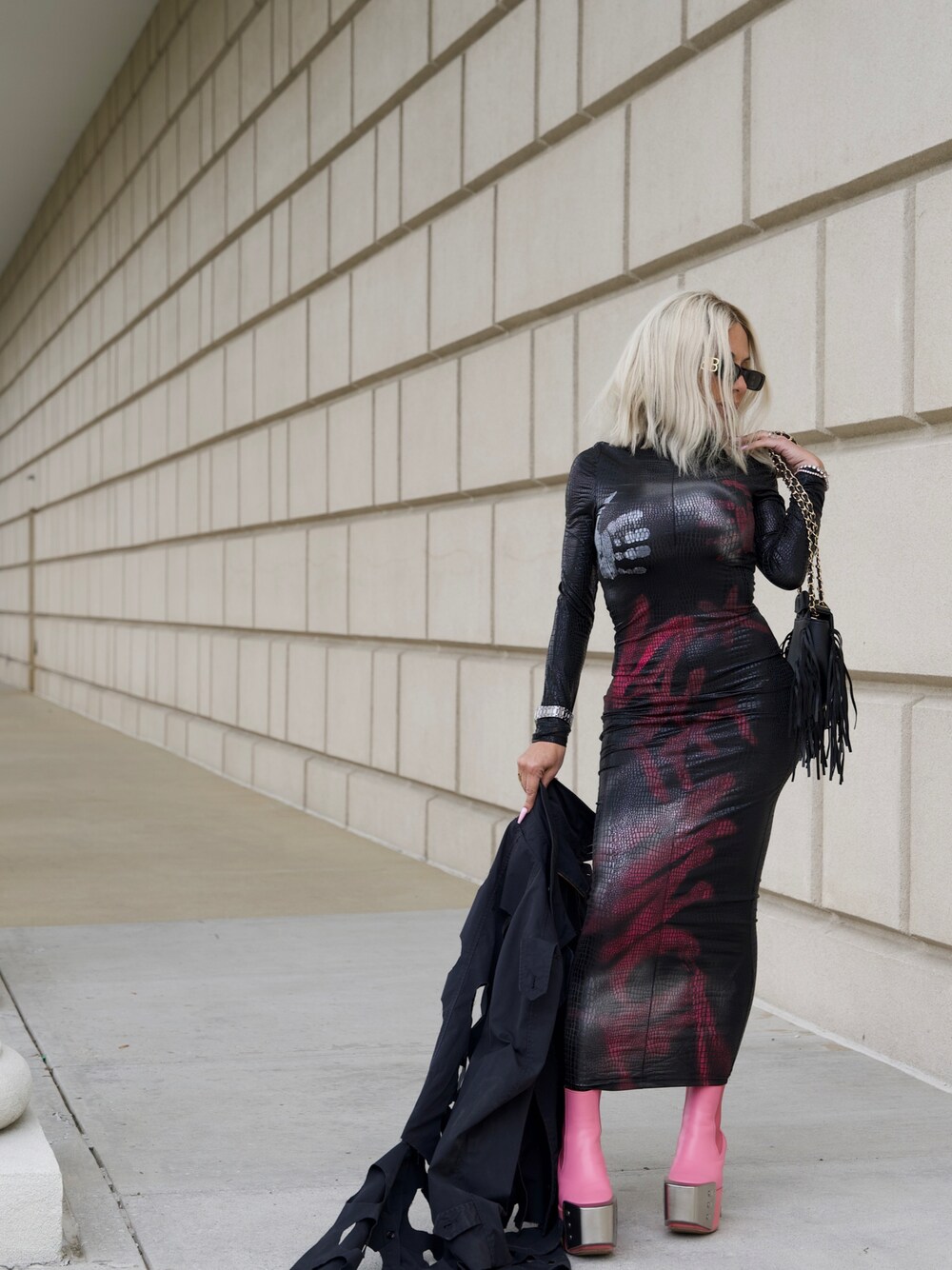 「valenncii Ventoraのアイテム（ワンピース、ブラック系）」を使った、valennciiさん（レディース・163cm）の春コーディネートの1枚目の写真