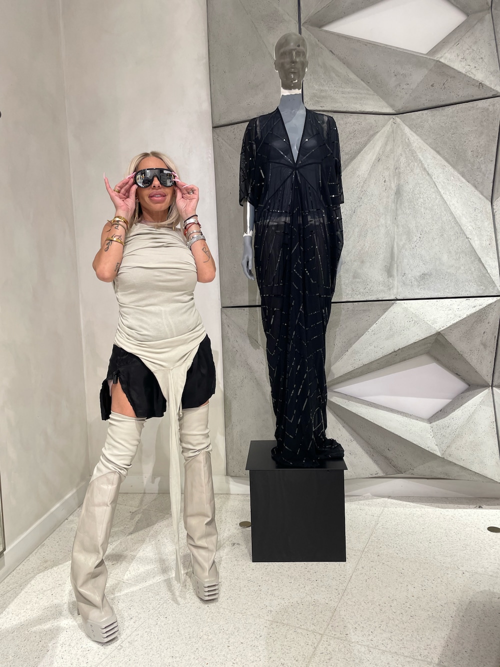 「Valennciiventora」｜「Rick Owensのアイテム（その他トップス、ホワイト系）」を使った、valennciiさん（レディース・163cm）の春コーディネートの1枚目の写真